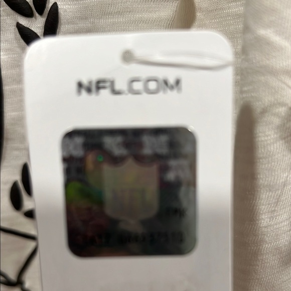 Raiders Graphic Official NFL T-Shirt in Cream - Picture 5 of 7